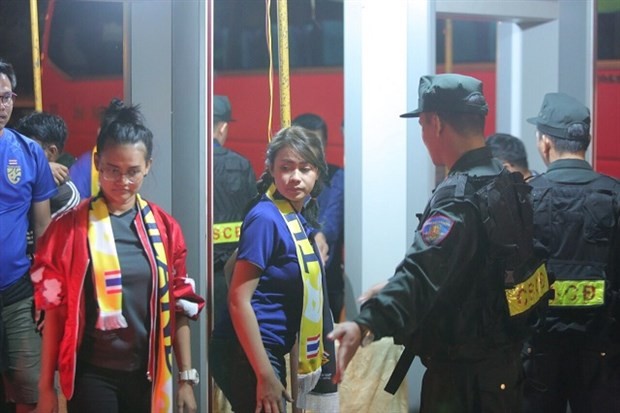 Đốt pháo sáng, người Thái thách thức Việt Nam - Bóng Đá