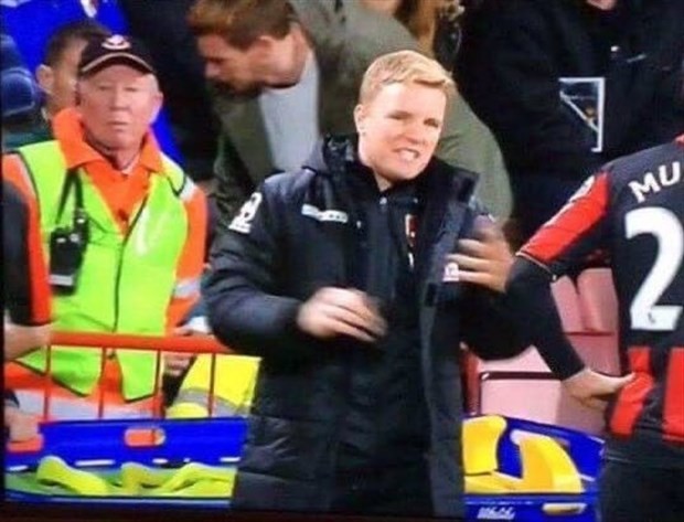 Cười té ghế với 