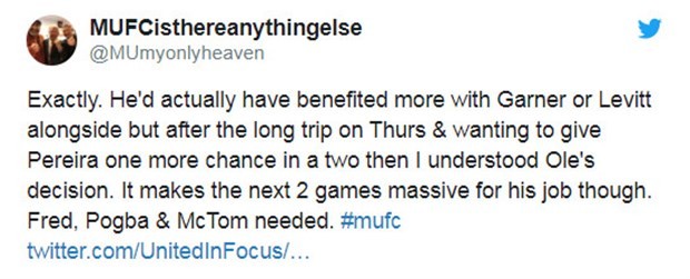 Khó tin! CĐV Man Utd bảo vệ... 