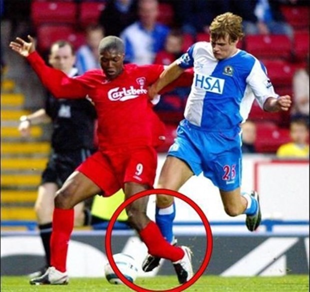 Cú tắc bóng của 