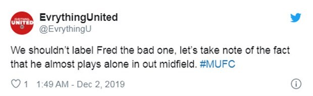 Khó tin! CĐV Man Utd bảo vệ... 