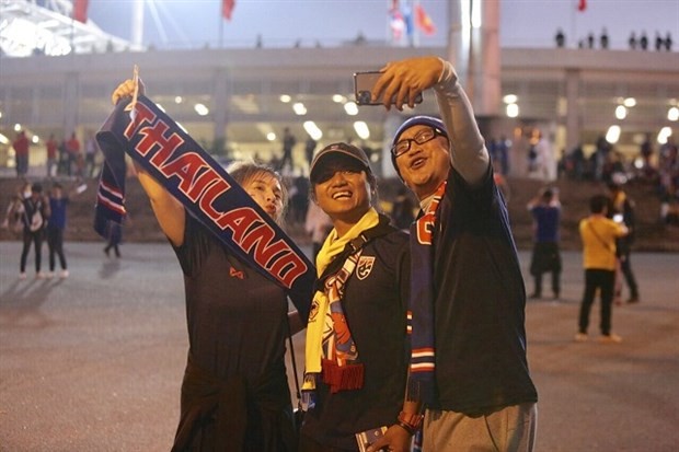 Đốt pháo sáng, người Thái thách thức Việt Nam - Bóng Đá