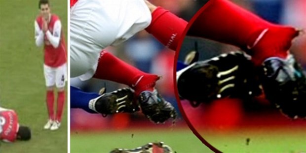 Cú tắc bóng của 