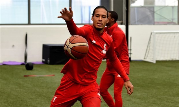 Trước ngày tới Old Trafford, Liverpool tập bài lạ - Bóng Đá