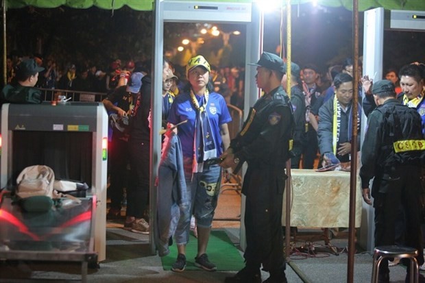 Đốt pháo sáng, người Thái thách thức Việt Nam - Bóng Đá