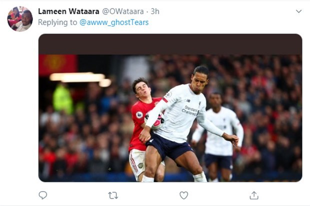Van Dijk trượt té, CĐV Liverpool chúc mừng: 
