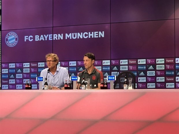 Cười té ghế với những 