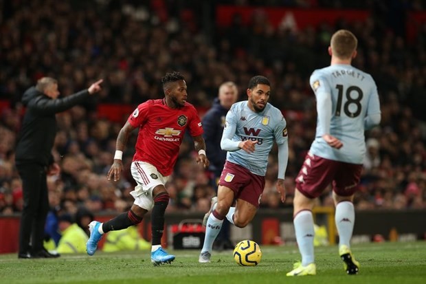 Khó tin! CĐV Man Utd bảo vệ... 