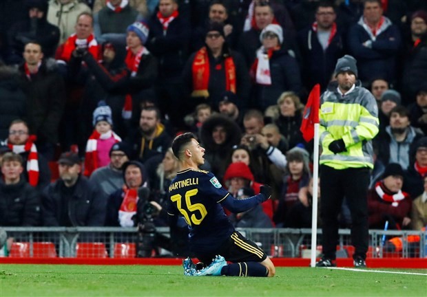 Liverpool vượt Man Utd về danh hiệu, đại chiến nổ ra  - Bóng Đá