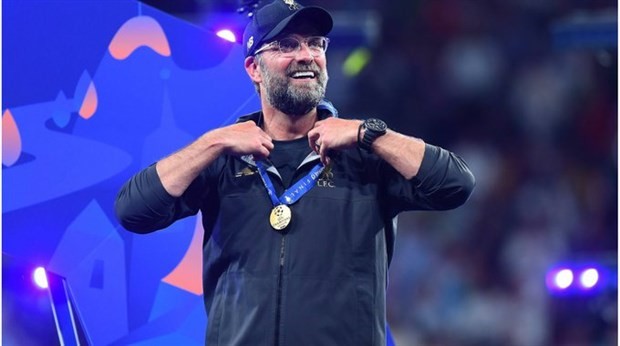 Cười té ghế: Klopp ở lại để cân cả nước Anh - Bóng Đá