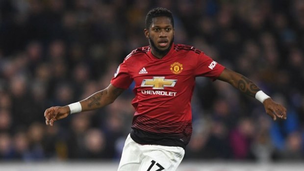 Khó tin! CĐV Man Utd bảo vệ... 