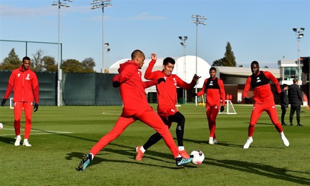Trước ngày tới Old Trafford, Liverpool tập bài lạ - Bóng Đá