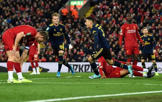 Liverpool vượt Man Utd về danh hiệu, đại chiến nổ ra  - Bóng Đá