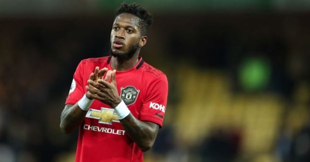 Khó tin! CĐV Man Utd bảo vệ... 