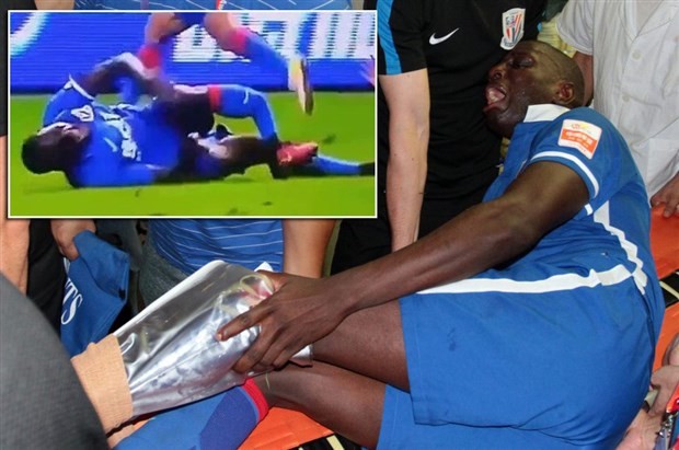 Cú tắc bóng của 