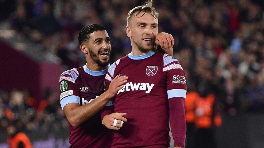 Cảnh hỗn loạn, pháo sáng xuất hiện ở trận thắng của CLB Premier League - Bóng Đá