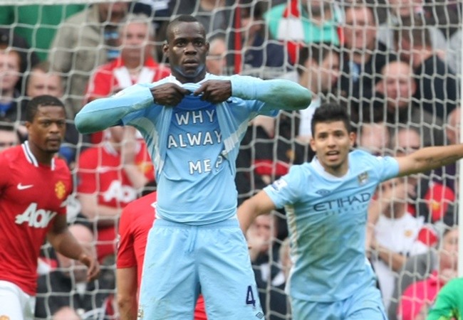 10 hình ảnh 'bùng nổ' derby Manchester: Tượng đài Rooney; 'Why Always Me?' - Bóng Đá