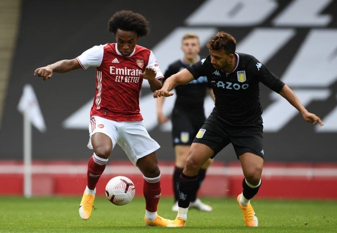 Aubameyang scores twice & Ozil features as Arsenal suffer friendly defeat to Aston Villa - Bóng Đá