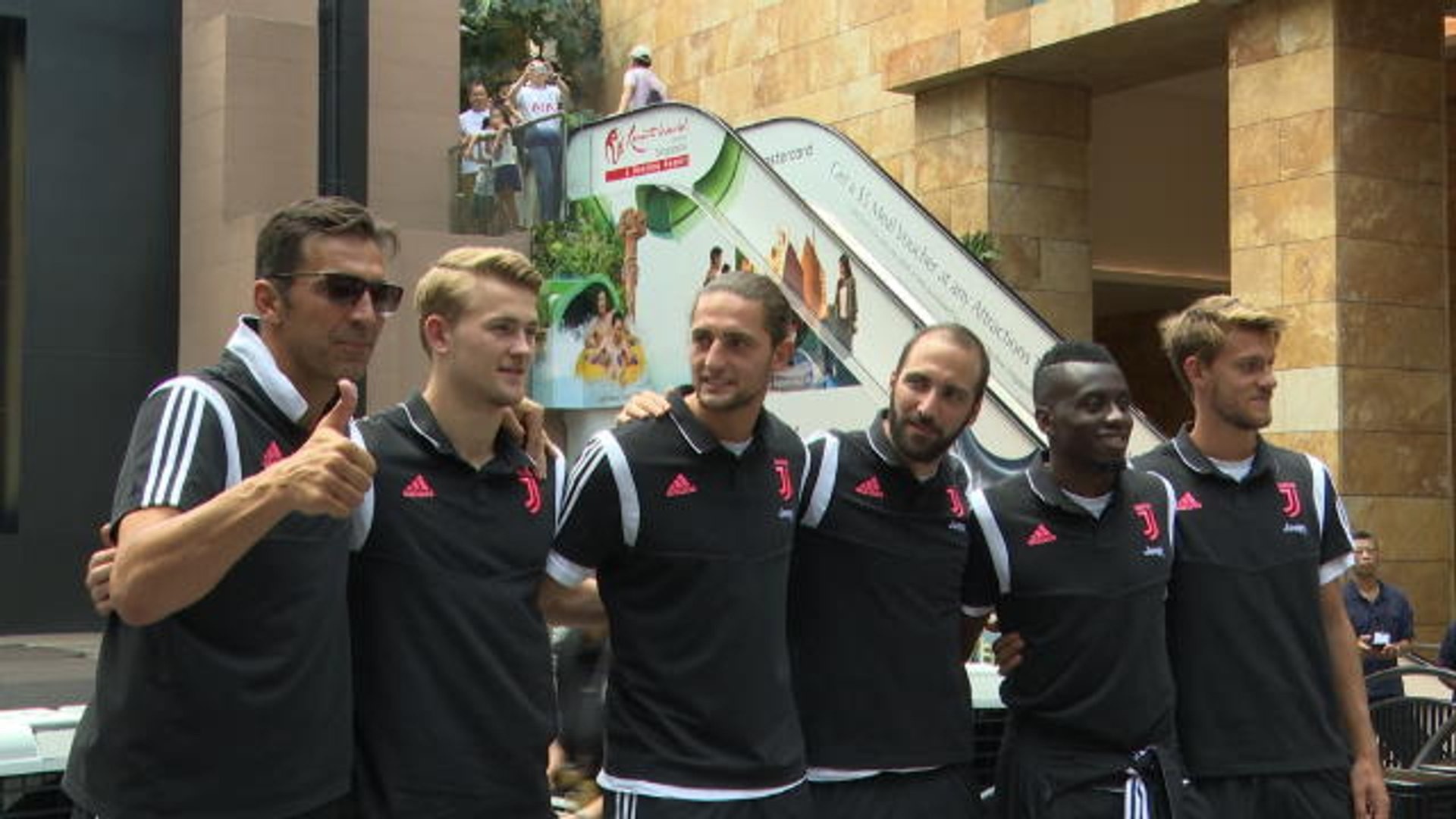 De Ligt talks to important Juve players: 