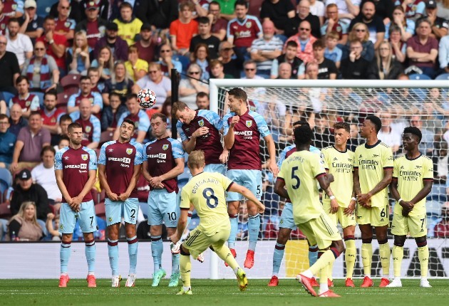 Takehiro Tomiyasu for Arsenal against Burnley: - Bóng Đá