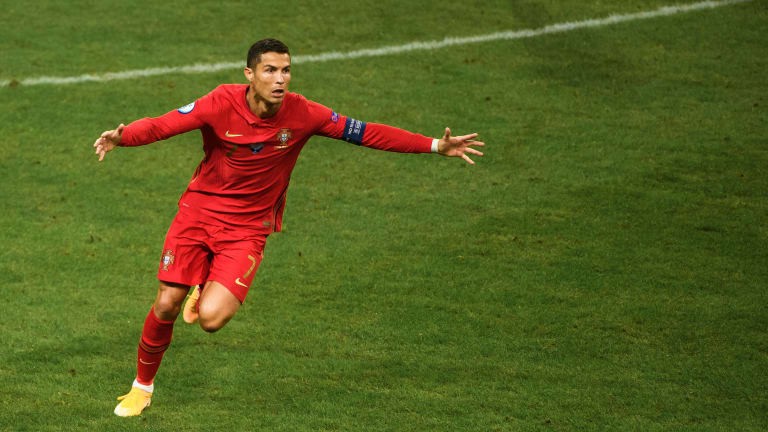 Ronaldo to lead Portugal's Euro defence as holders announce squad - Bóng Đá