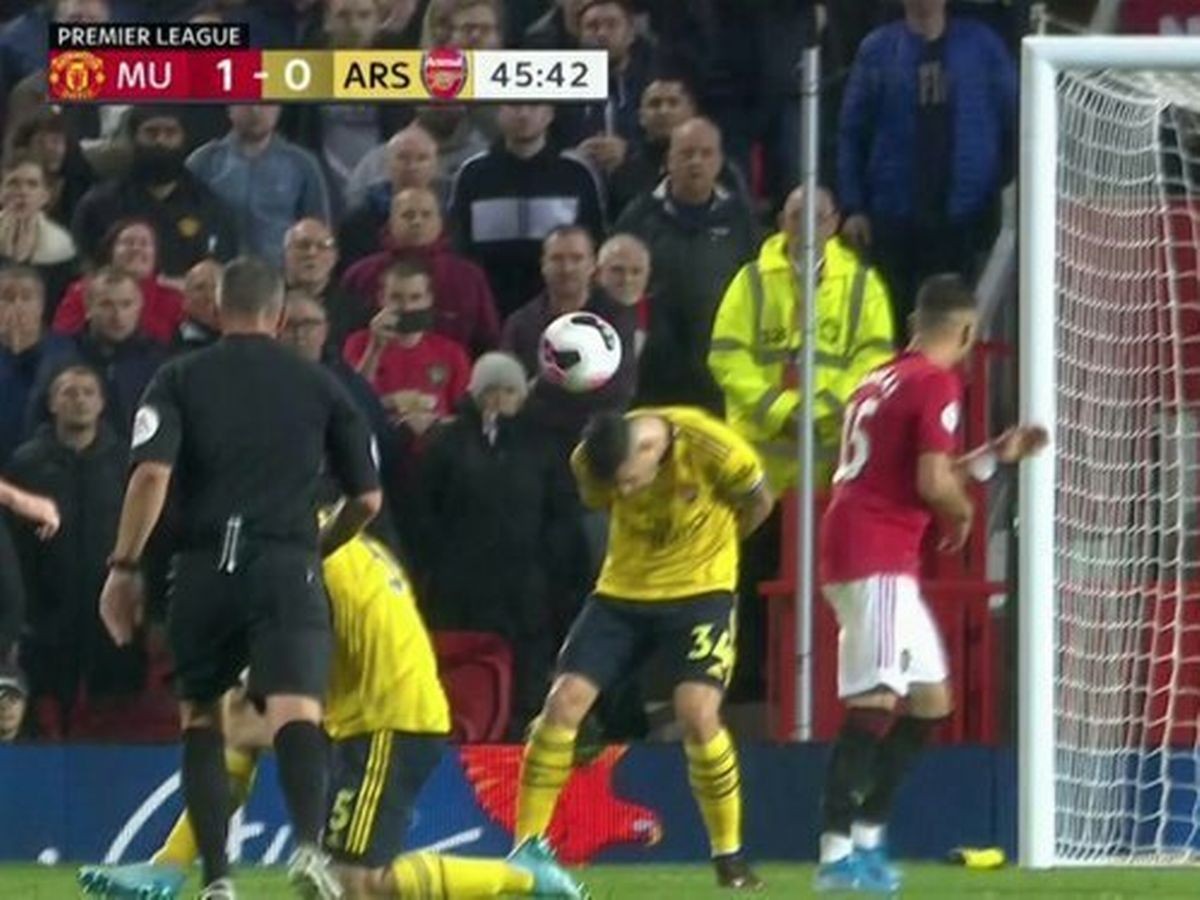 Nếu nhìn Văn Hậu chơi bóng, có lẽ cựu đội trưởng Arsenal phải cảm thấy xấu hổ - Bóng Đá