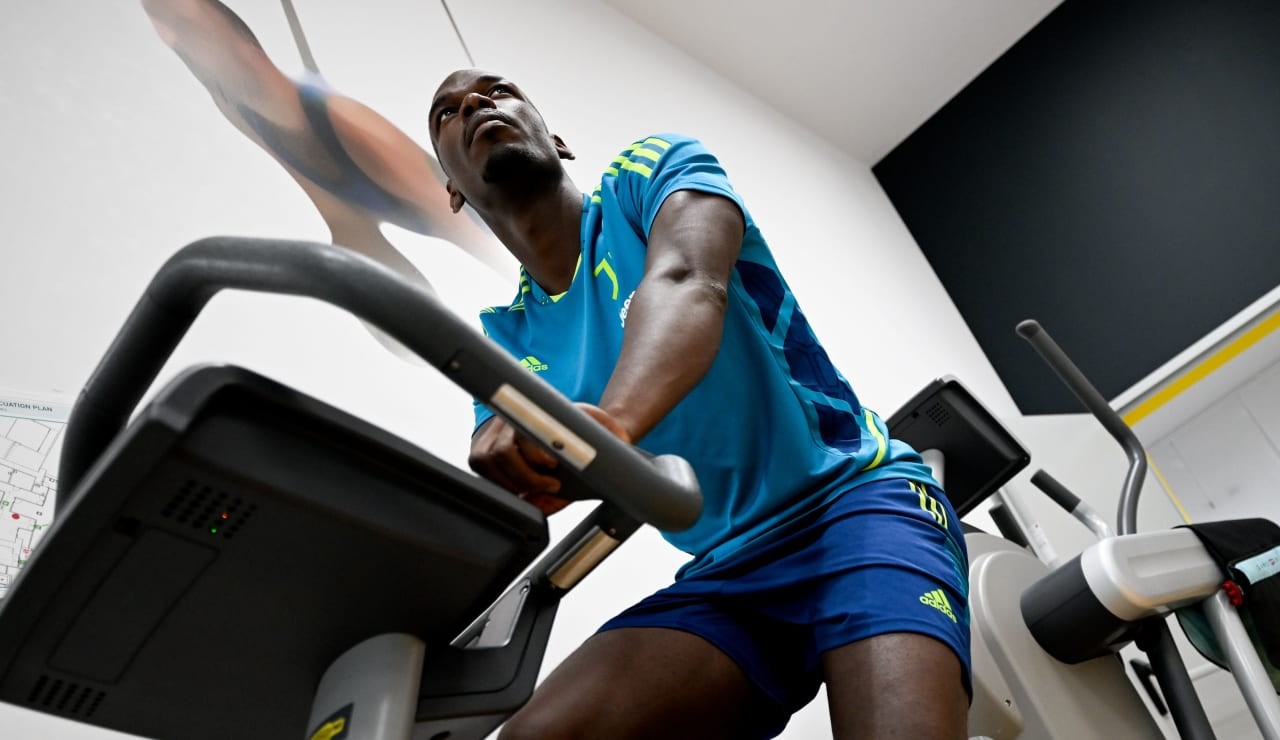 Paul Pogba ra mắt Juventus với số áo lạ - Bóng Đá