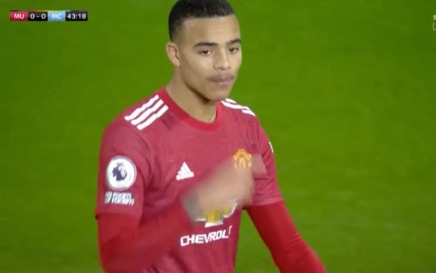 (Video) Bruno Fernandes showcases leadership after telling Man United youngster to keep chin up - Bóng Đá