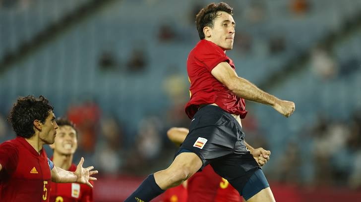 Ghi bàn rồi dùng tay chơi bóng, sao M.U hóa tội đồ ở Olympic - Bóng Đá