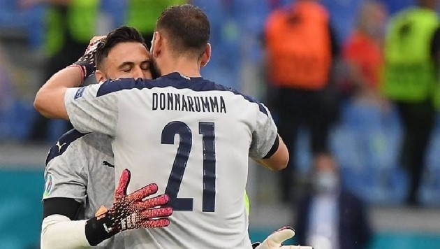 Vì sao Roberto Mancini thay thủ môn ở phút 89? - Bóng Đá