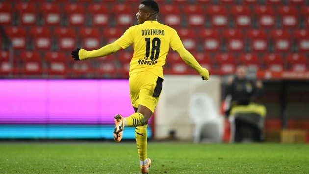 Moukoko makes new piece of Bundesliga history with first Dortmund goal - Bóng Đá