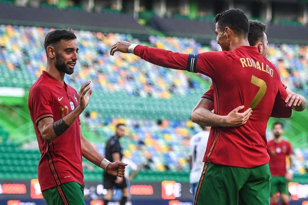 Ronaldo tiến sát kỷ lục nhưng lu mờ trước Fernandes - Bóng Đá