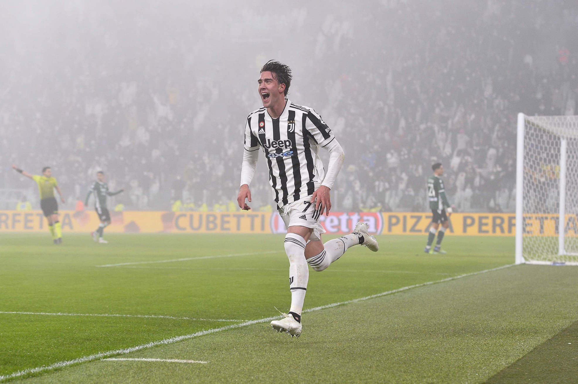 Vlahovic ghi bàn, Juve có 3 điểm - Bóng Đá