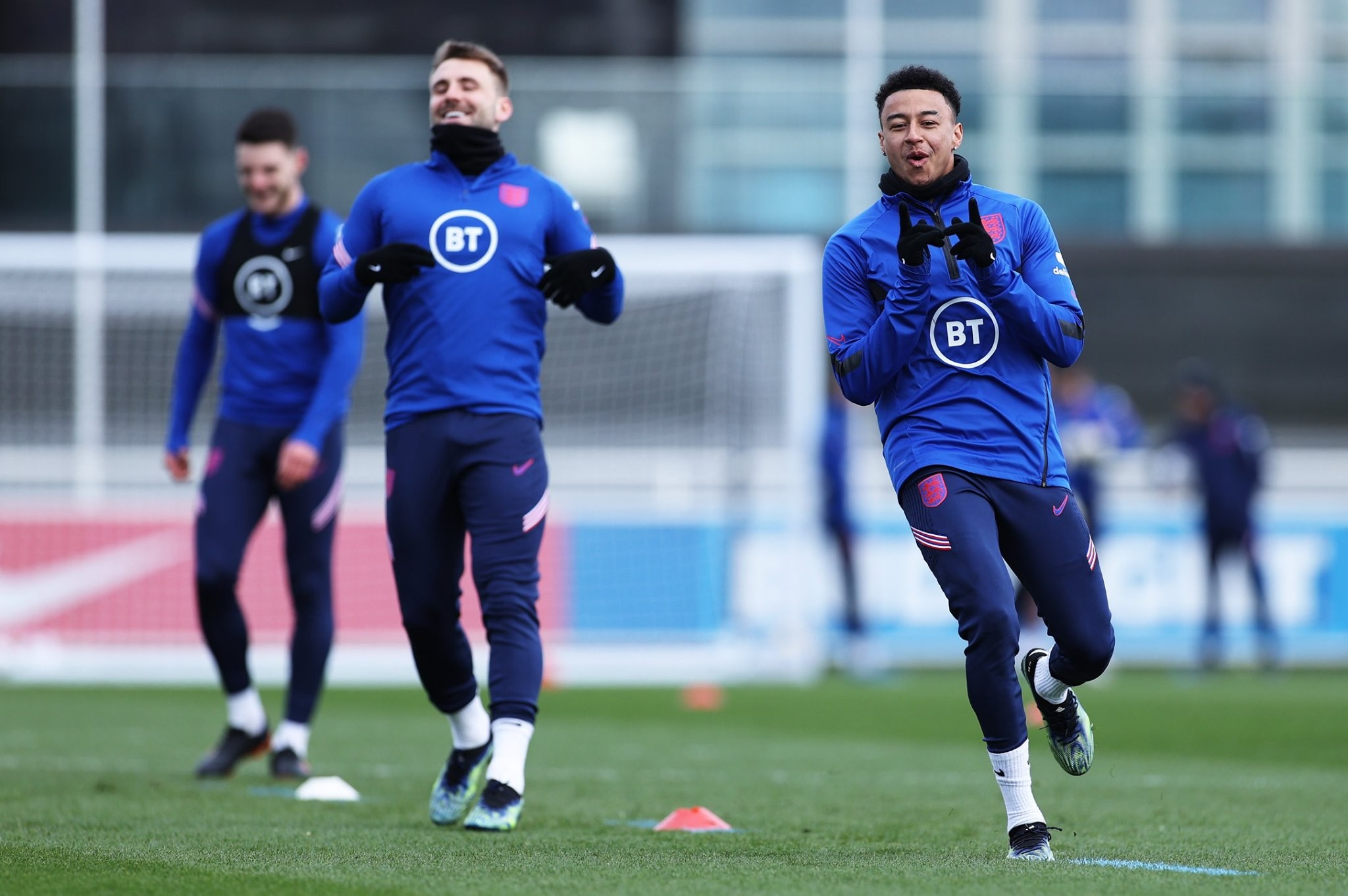Trở lại tuyển Anh, Shaw và Lingard tươi cười hớn hở - Bóng Đá