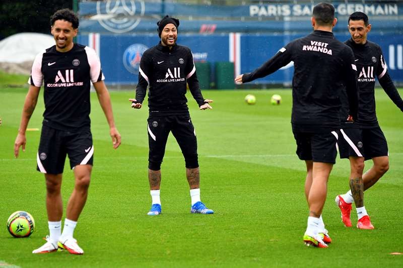 Thái độ của Neymar khi Messi gia nhập PSG - Bóng Đá