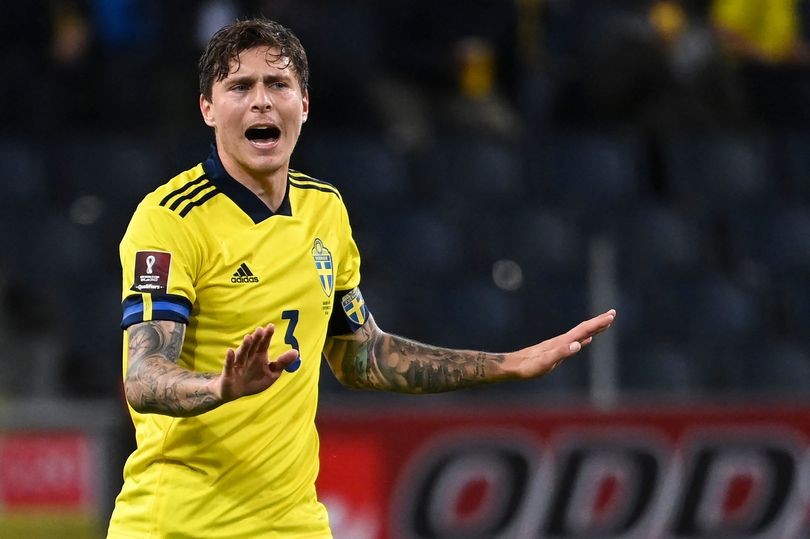 Manchester United fans have Victor Lindelof position change demand for Ole Gunnar Solskjaer - Bóng Đá
