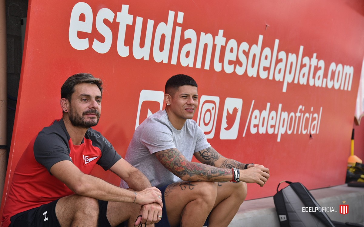 Manchester United player spotted watching training at another club - Marcos Rojo - Bóng Đá