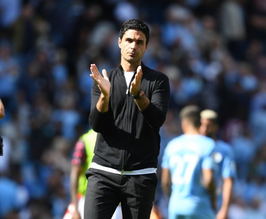 Manchester United legend Gary Neville says Arsenal fans ‘drain him’ and leaves Gunners out of top-six - Bóng Đá