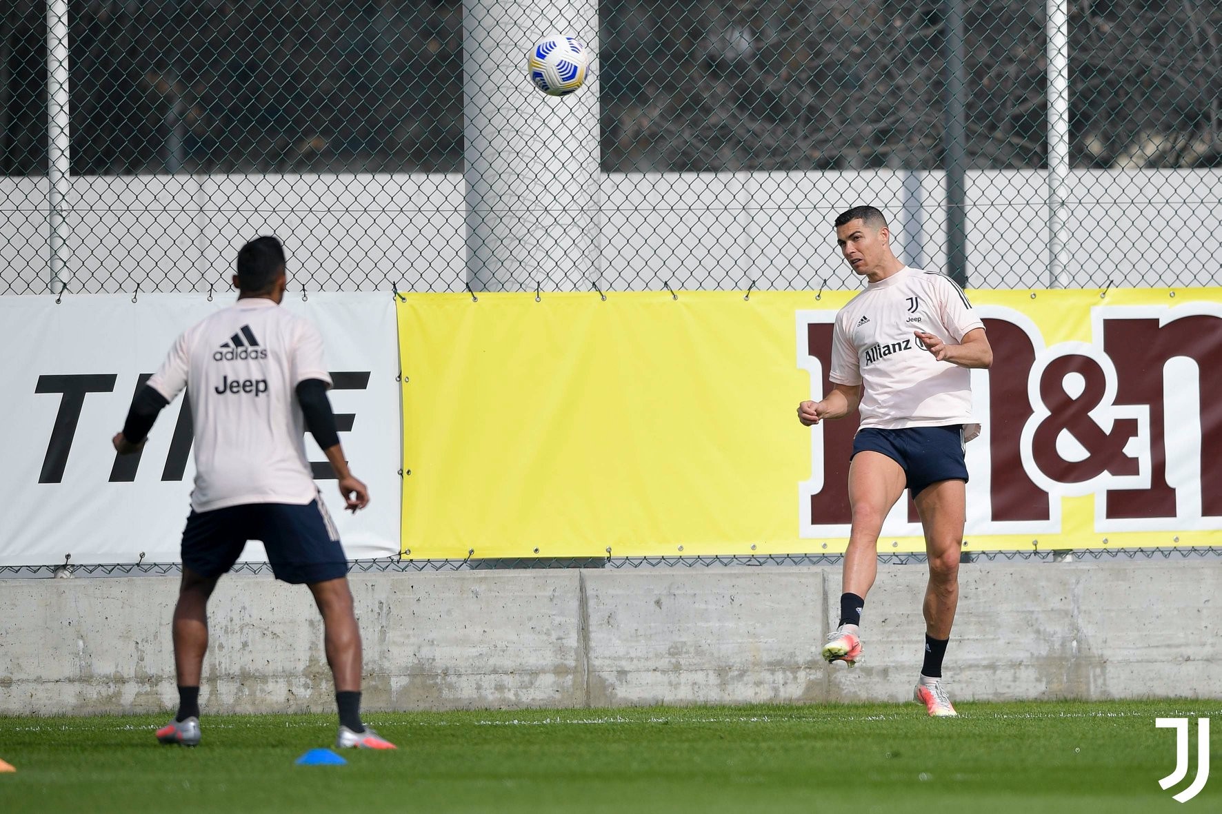 Ronaldo để lộ hình ảnh đáng nể sau khi Juventus bị loại  - Bóng Đá