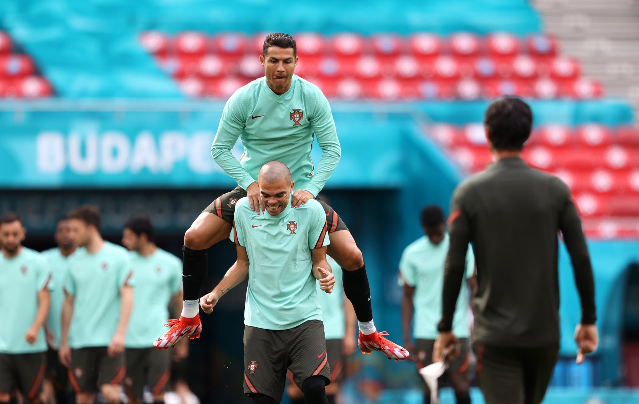Loạt kỷ lục khủng chờ Ronaldo phá ở EURO 2020 - Bóng Đá