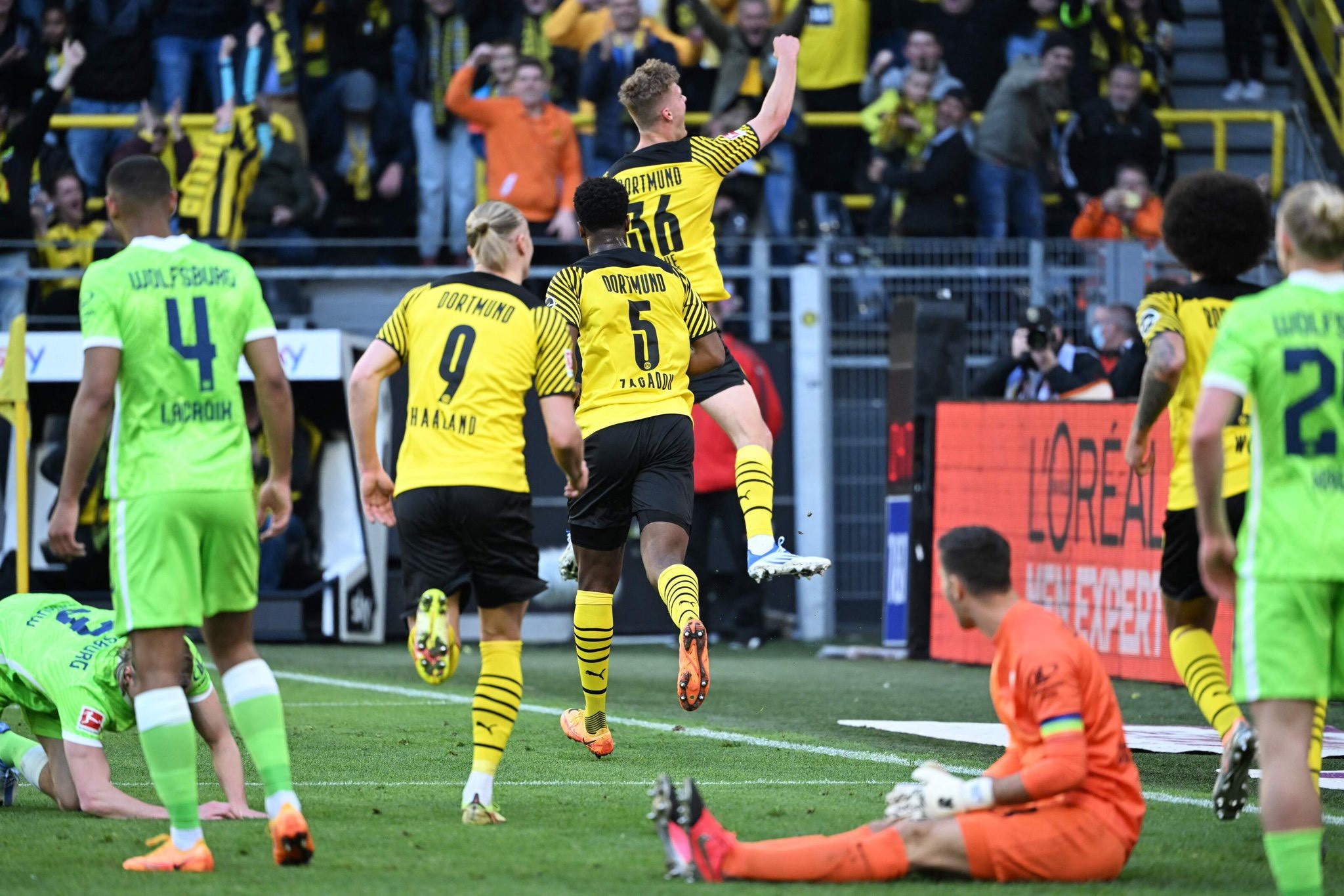 Haaland lên đồng, Dortmund thắng hủy diệt 6-1 - Bóng Đá
