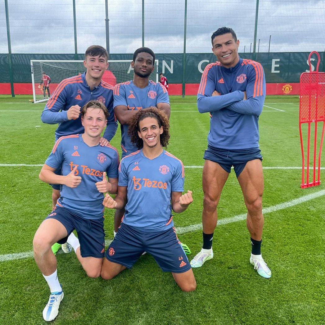 Lộ thái độ của Ronaldo trong buổi tập đầu tiên ở M.U - Bóng Đá