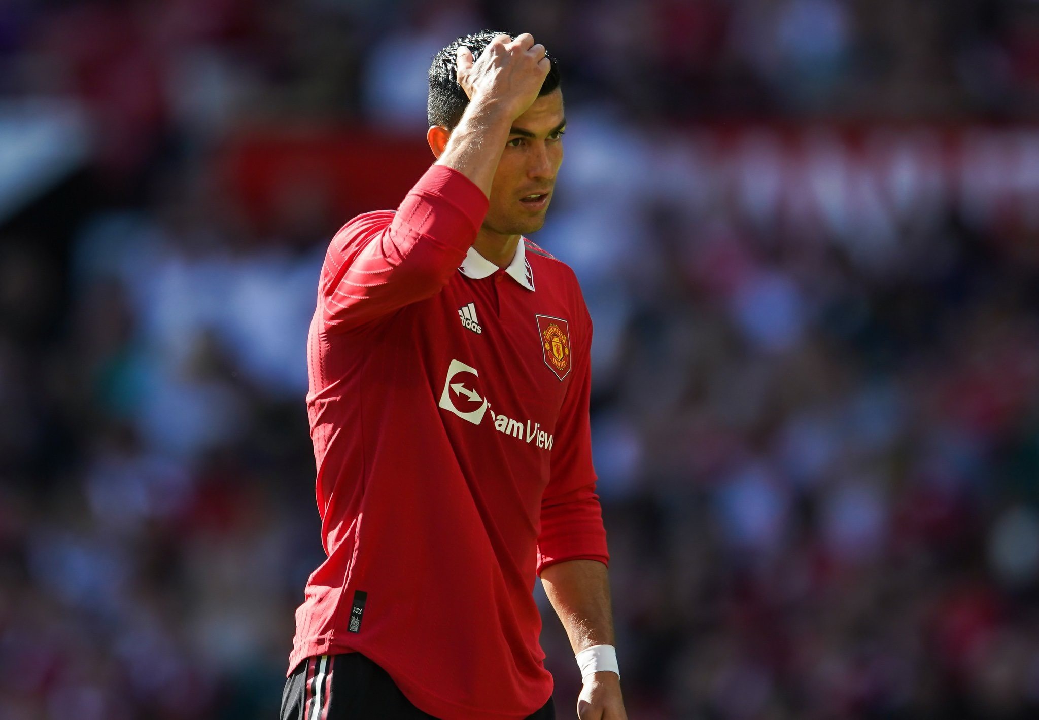 Ronaldo phản ứng với Ten Hag ngay trận đầu làm việc cùng - Bóng Đá