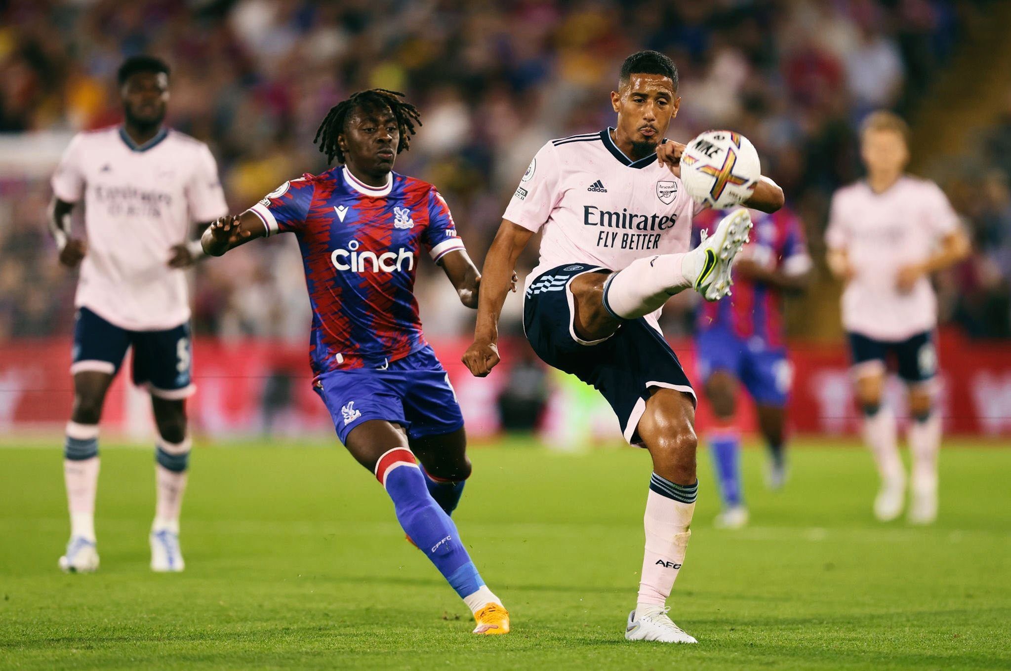 Vừa ra mắt Arsenal, 