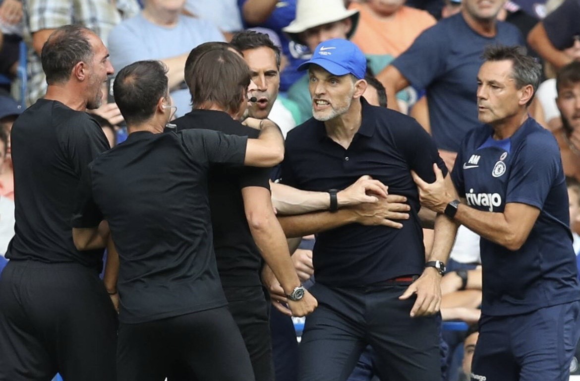 Conte và Tuchel 3 lần ẩu đả, điên tiết lao vào như 