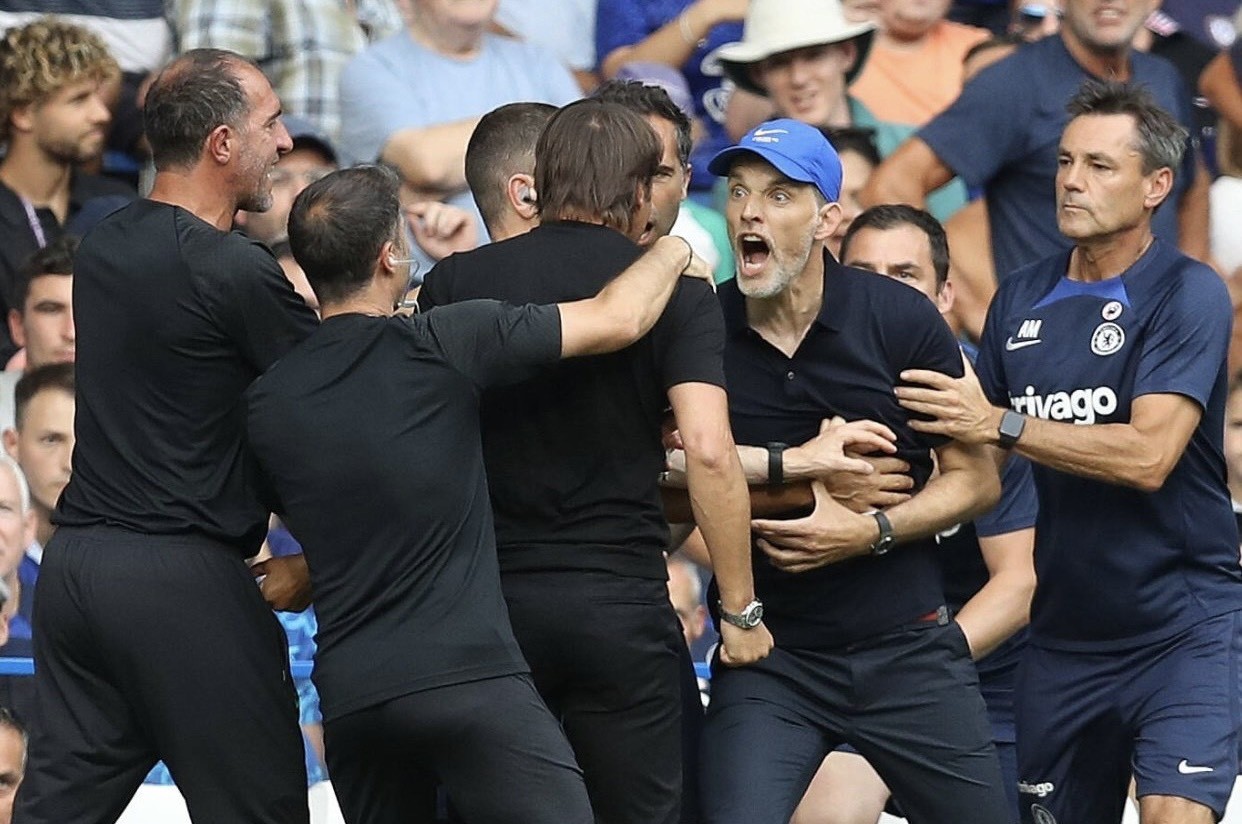 Conte và Tuchel 3 lần ẩu đả, điên tiết lao vào như 