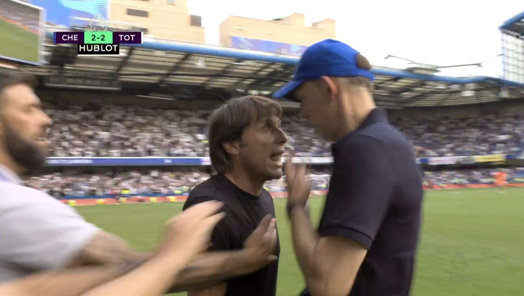 Conte và Tuchel 3 lần ẩu đả, điên tiết lao vào như 