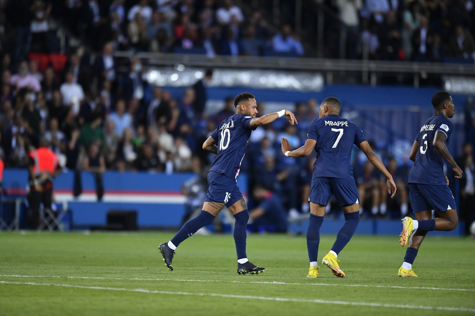 Neymar đá penalty trước Mbappe, PSG tránh trận thua bẽ mặt - Bóng Đá