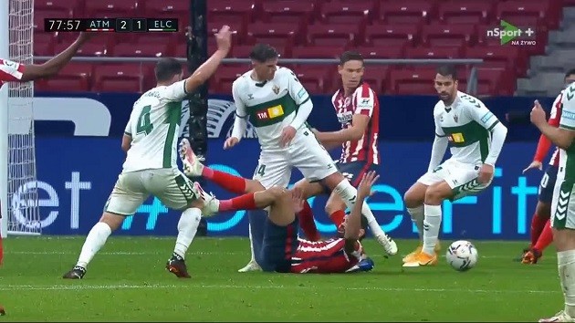 La Liga: VAR fails to overturn Atletico Madrid penalty despite Diego Costa's ridiculous dive - Bóng Đá