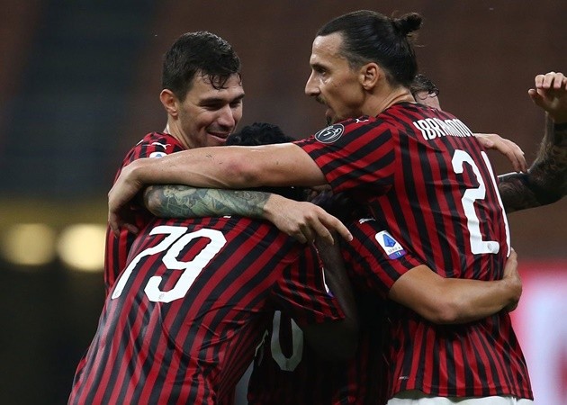 'Siêu trung vệ' và Ibra: Đội hình chất lừ giúp AC Milan lên đỉnh Serie A - Bóng Đá